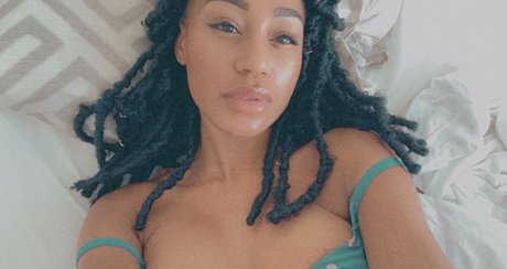 Nia Simone