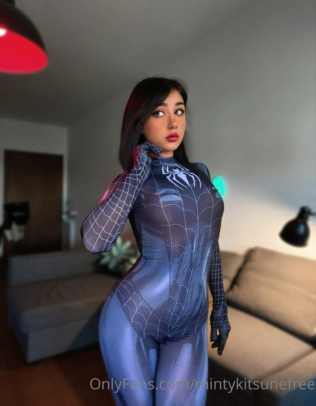 Photo nue de fuite OnlyFans de Mintykitsunefree