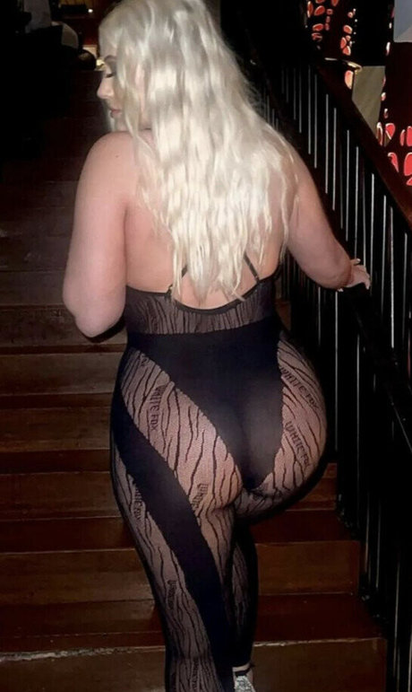 Halliedablonde