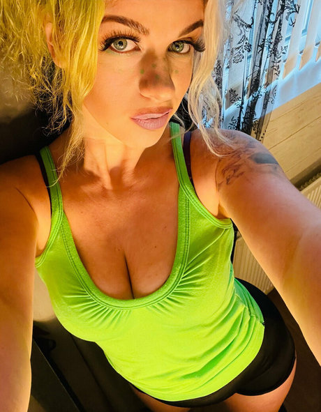 Photo nue de fuite OnlyFans de Bellehella