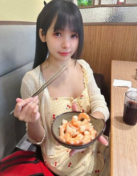 Photo nue de fuite OnlyFans de Momocat0w0