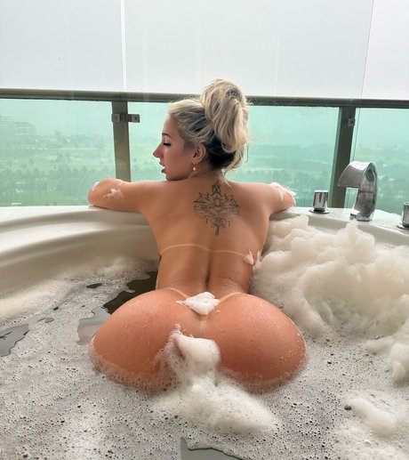 Isadora Vale Dezoitou