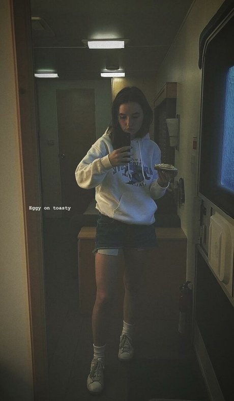 Photo nue de fuite OnlyFans de Kaitlyn Dever