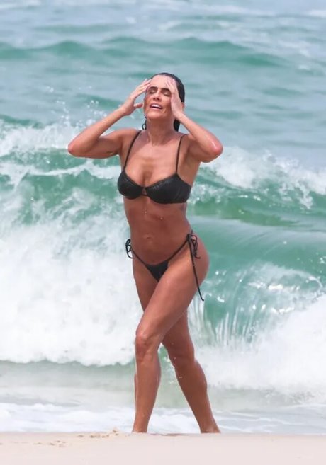 Photo nue de fuite OnlyFans de Deborah Secco