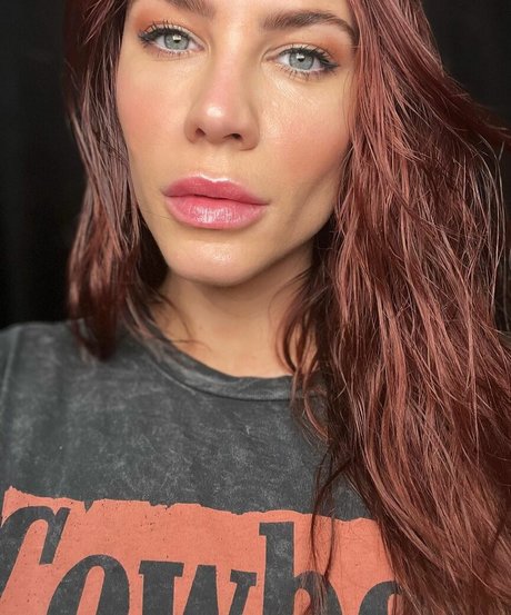 Courtney Hope