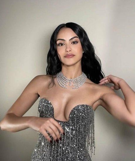 Camila Mendes