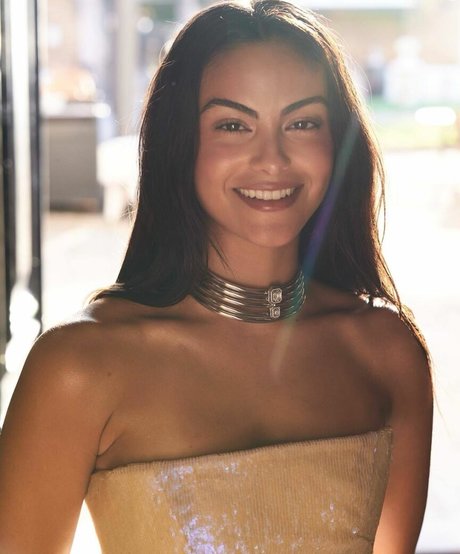 Camila Mendes
