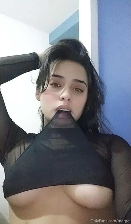 Photo nue de fuite OnlyFans de Yiyisweetcousin