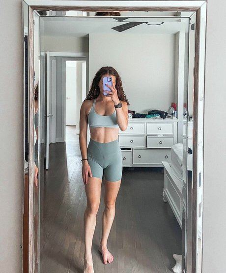 Photo nue de fuite OnlyFans de Emilythankyounext