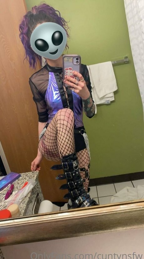 Photo nue de fuite OnlyFans de Cuntynsfw
