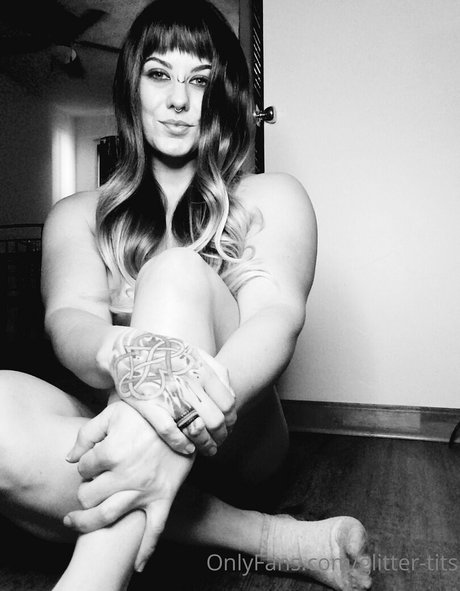 Glitter-tits