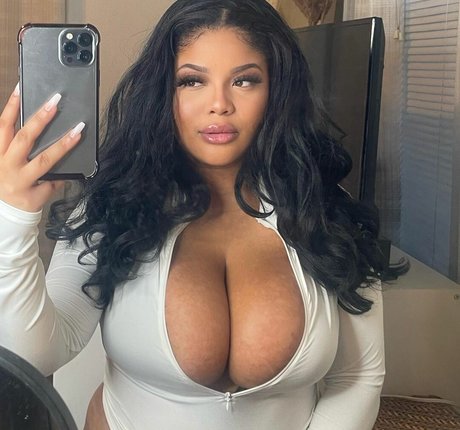 Photo nue de fuite OnlyFans de Gabrielle Logan