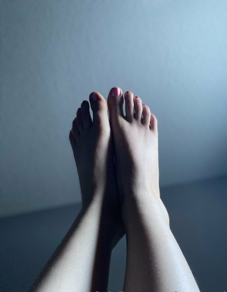 Feetguurl