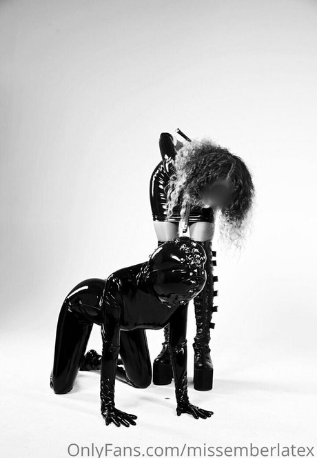 Photo nue de fuite OnlyFans de Missemberlatex