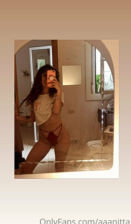 Photo nue de fuite OnlyFans de Aaanitta
