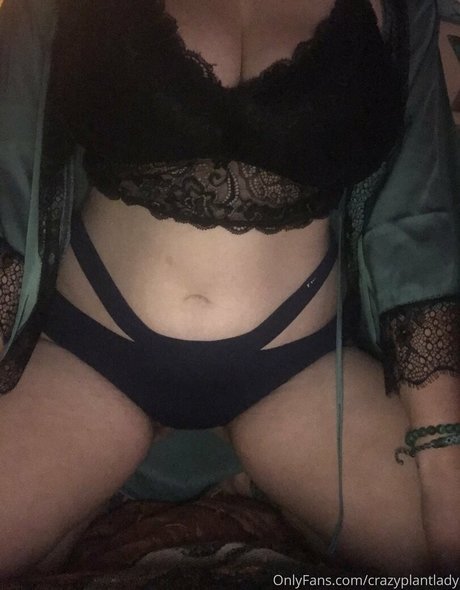 Photo nue de fuite OnlyFans de Crazyplantlady