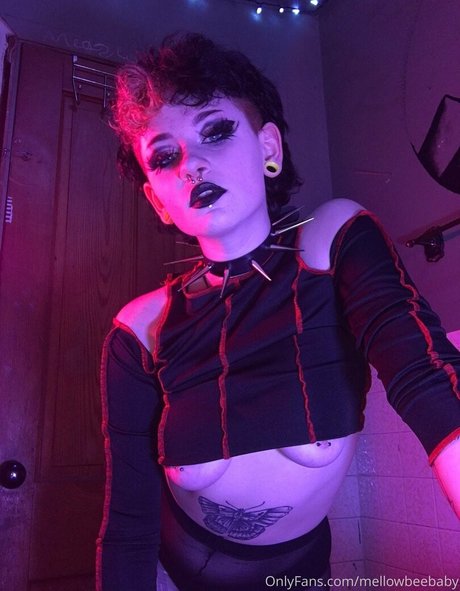 Photo nue de fuite OnlyFans de Veeginas