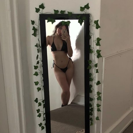 Photo nue de fuite OnlyFans de Liv Littlelivbug
