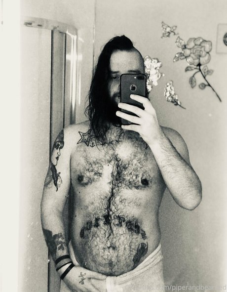 Photo nue de fuite OnlyFans de Piperandbearded