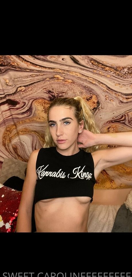 Photo nue de fuite OnlyFans de Curveswithcaroline