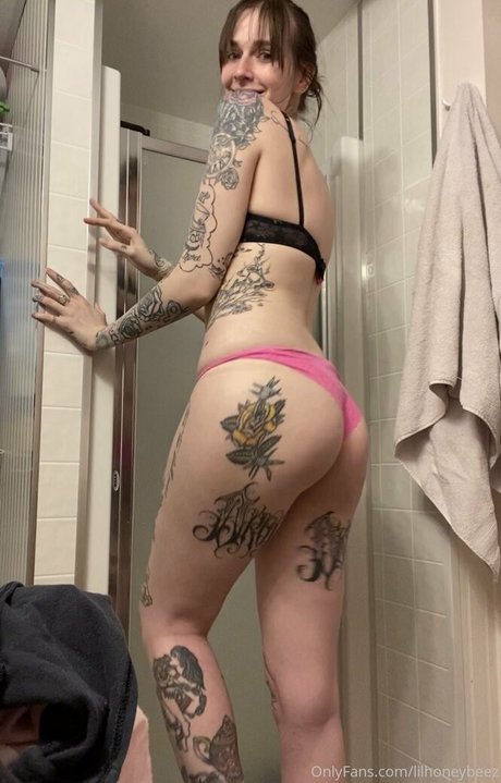 Photo nue de fuite OnlyFans de Lilhoneybeez