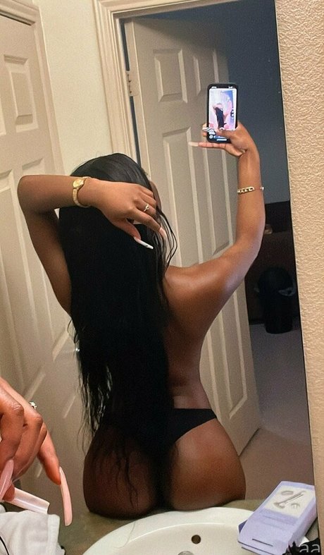 Photo nue de fuite OnlyFans de Rohilu