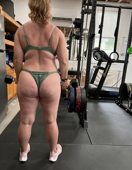 Photo nue de fuite OnlyFans de Wifeydoingthingz