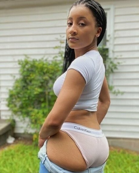 Photo nue de fuite OnlyFans de Alyssa Maxwell