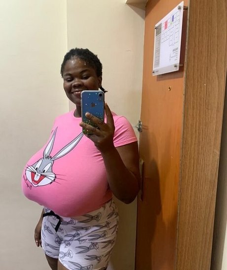 Photo nue de fuite OnlyFans de Chioma Lovv