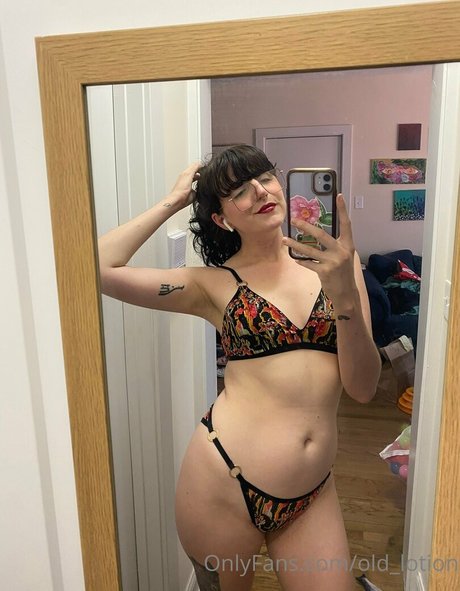 Photo nue de fuite OnlyFans de Lotion Wizard