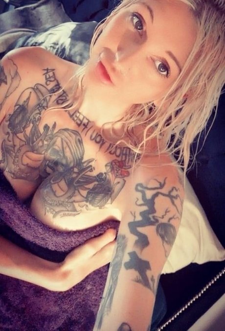 Photo nue de fuite OnlyFans de Arkhamrose1912