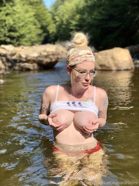 Photo nue de fuite OnlyFans de Karuna Satori