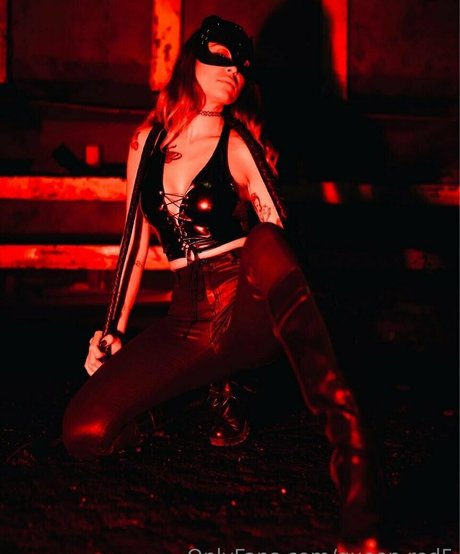 Queen Red