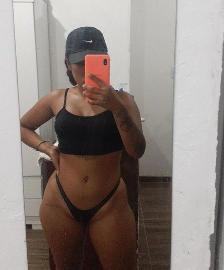 Photo nue de fuite OnlyFans de Giovanna Santos
