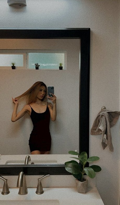 Photo nue de fuite OnlyFans de Iris Haw