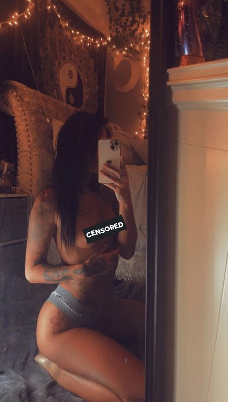 Photo nue de fuite OnlyFans de Tattoolovie09