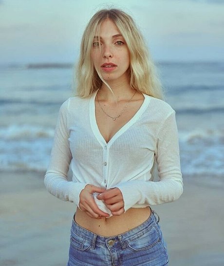 Photo nue de fuite OnlyFans de Tiny Miny Mo