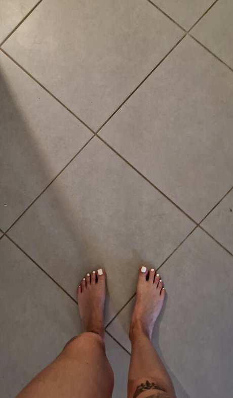 Livie Feet