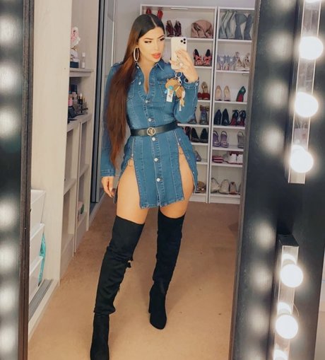 Photo nue de fuite OnlyFans de Mizz Ellaa Asmr