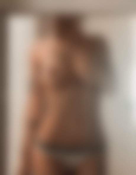 Photo nue de fuite OnlyFans de Lucia Scharwz