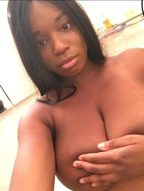 Photo nue de fuite OnlyFans de Doubleoc