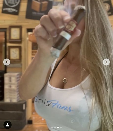 Photo nue de fuite OnlyFans de Iheartcigars