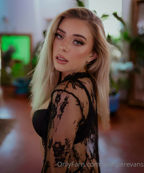 Photo nue de fuite OnlyFans de Whisper Evans