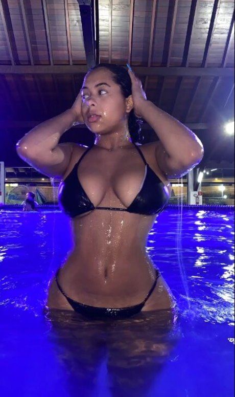 Photo nue de fuite OnlyFans de Vitoria Oliveira