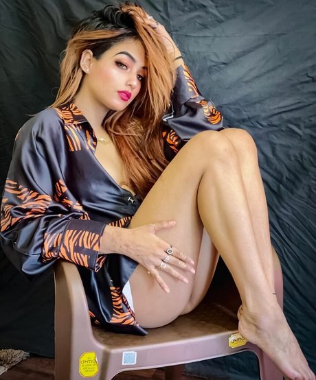 Dilnoor Aka