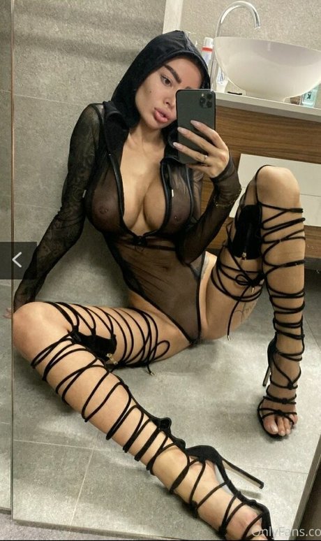 Photo nue de fuite OnlyFans de Alena Omovich