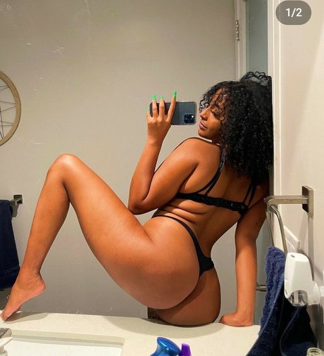 Photo nue de fuite OnlyFans de Saturnswrld