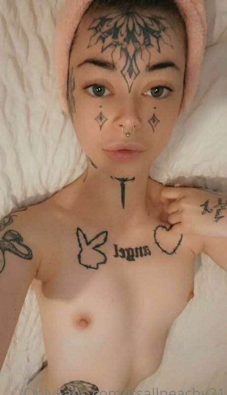 Photo nue de fuite OnlyFans de Itsallpeachy21