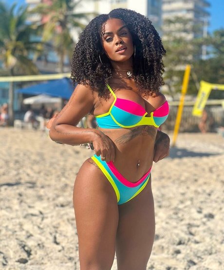 Photo nue de fuite OnlyFans de Lais Oliveira