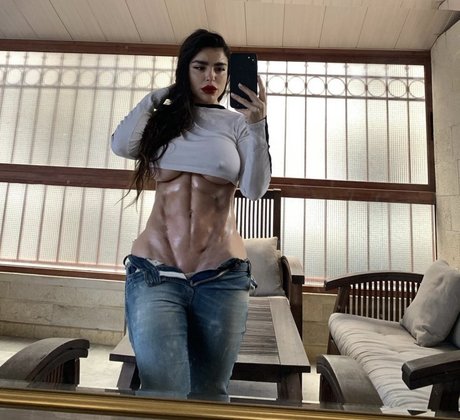 Photo nue de fuite OnlyFans de Mayaabourouphael